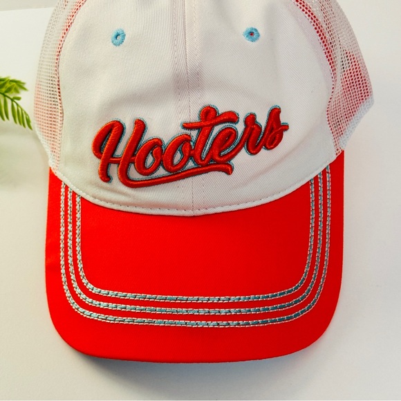 HOOTERS Cursive Design Stripe Ponytail Mesh Baseball Cap Hat NWT - Picture 15 of 15